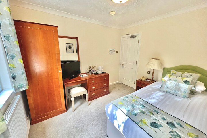 Room 5 of 38