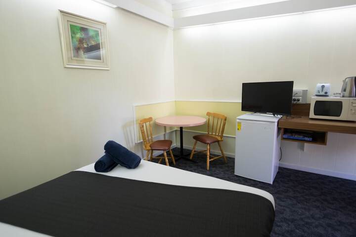 Room 16 of 64