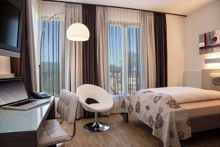 Room 7 of 26