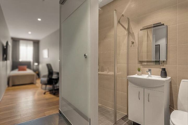 Room 100 of 131