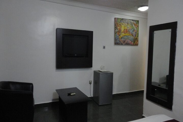 Room 13 of 35