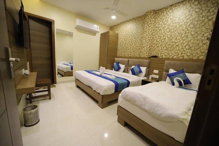 Room 12 of 36