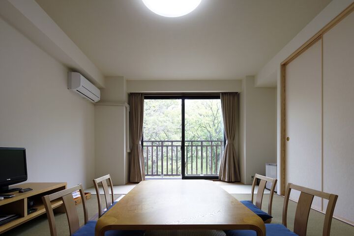 Room 11 of 27
