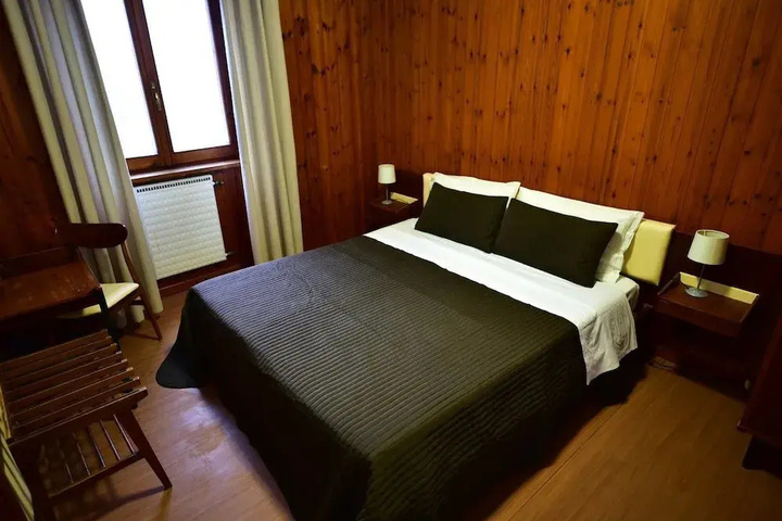 Room 4 of 25