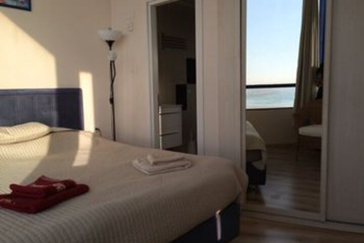 Room 12 of 16