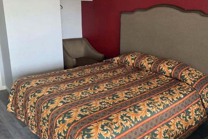 Room 2 of 7