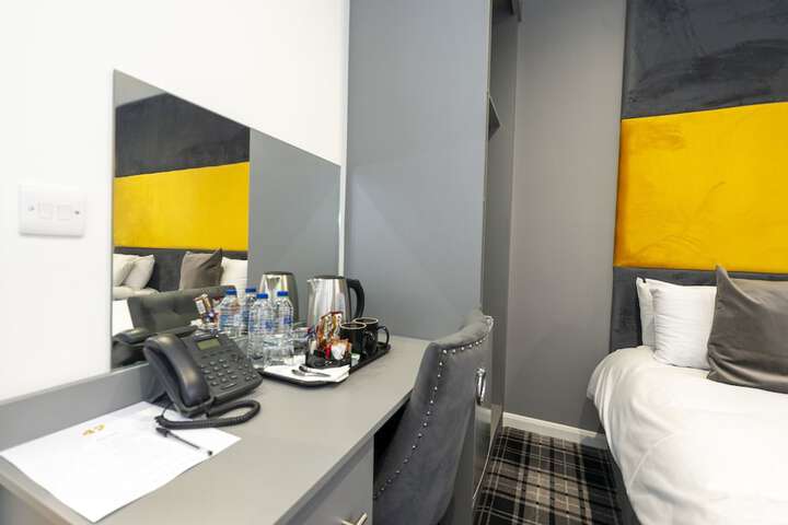 Room 25 of 144
