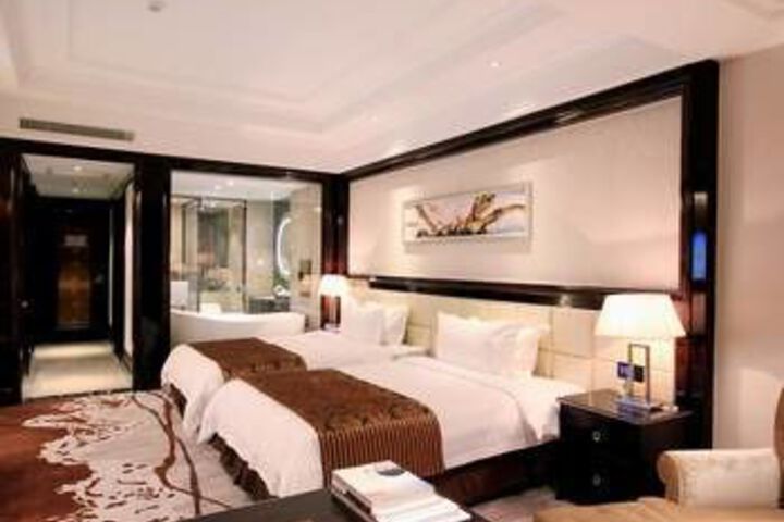 Room 3 of 8
