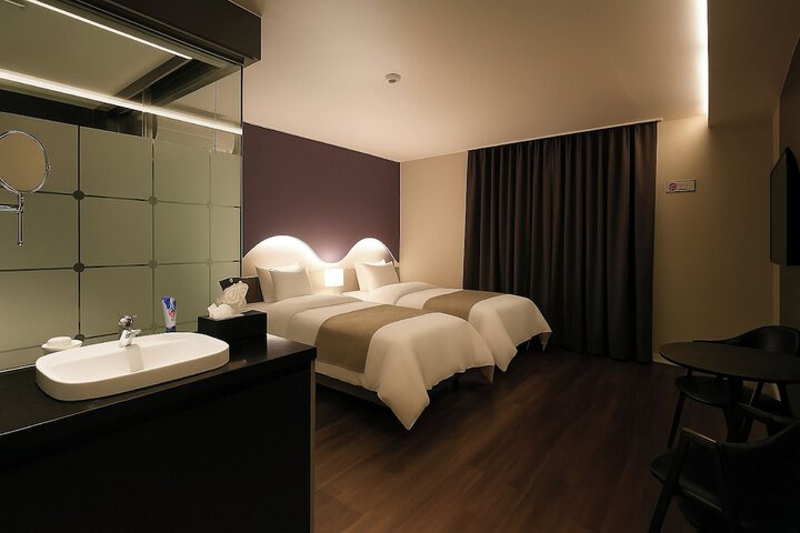 Room 49 of 85