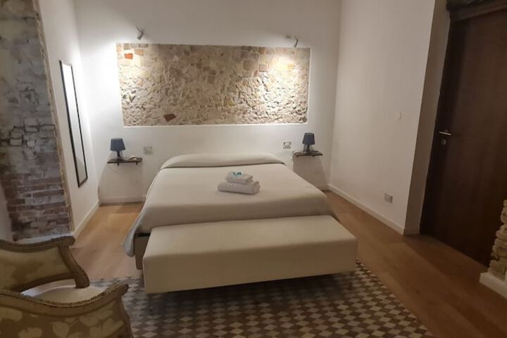 Room 16 of 42