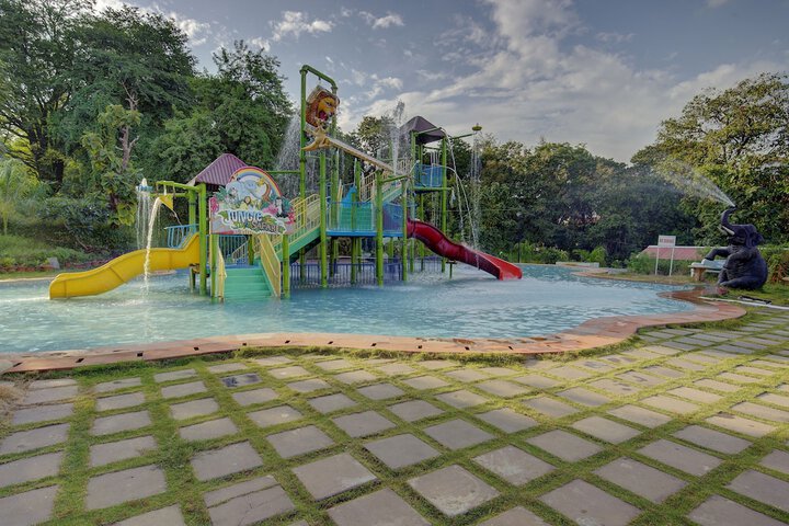 Hotel with Pool