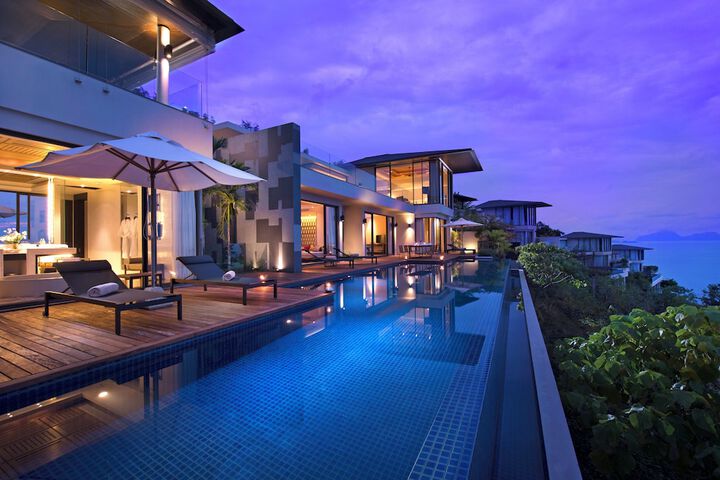 Hotel Pool