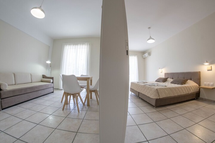 Room 6 of 38