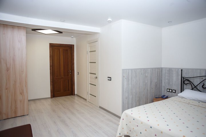 Room 6 of 45