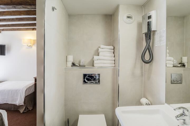 Room 28 of 41