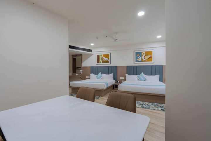 Room 11 of 28