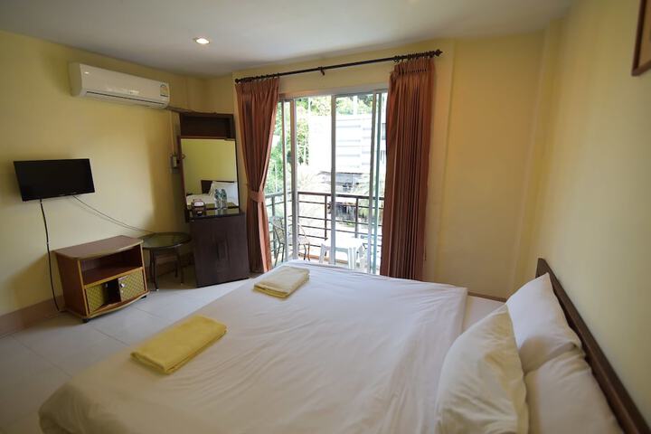 Room 16 of 28
