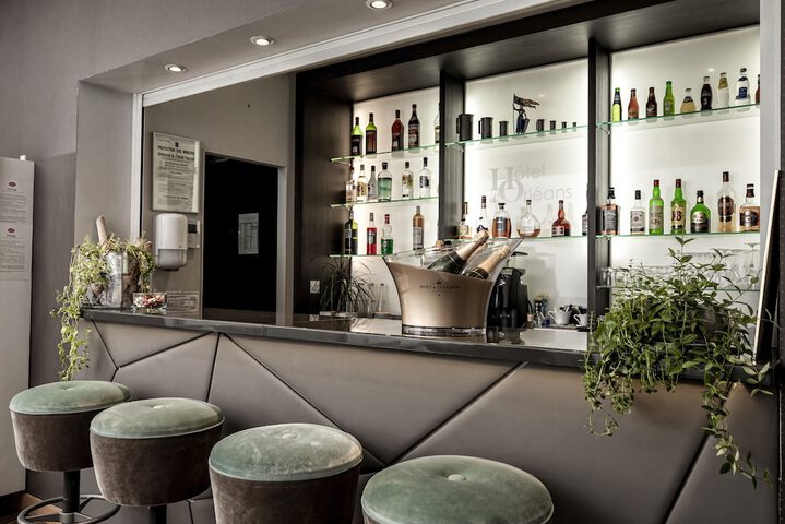 Lounge 62 of 67