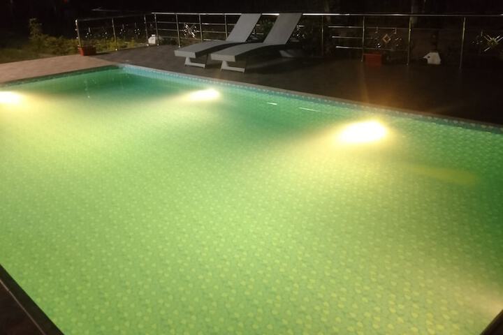 Pool 107 of 195