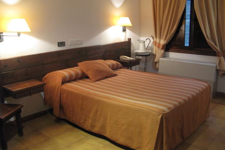 Room 6 of 32