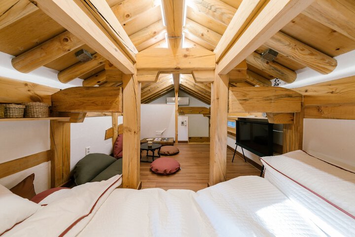 Room 6 of 24