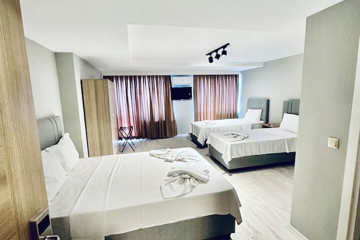 Room 25 of 32