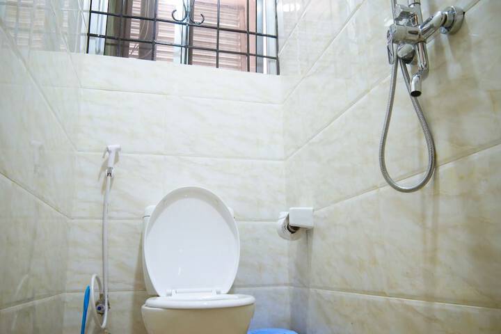 Room 5 of 7