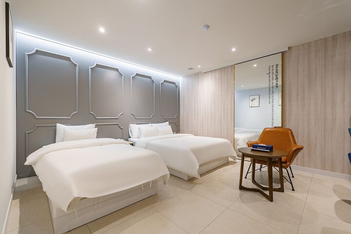 Room 14 of 26