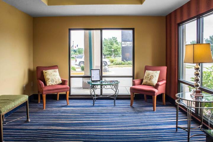 Entrance & Lobby