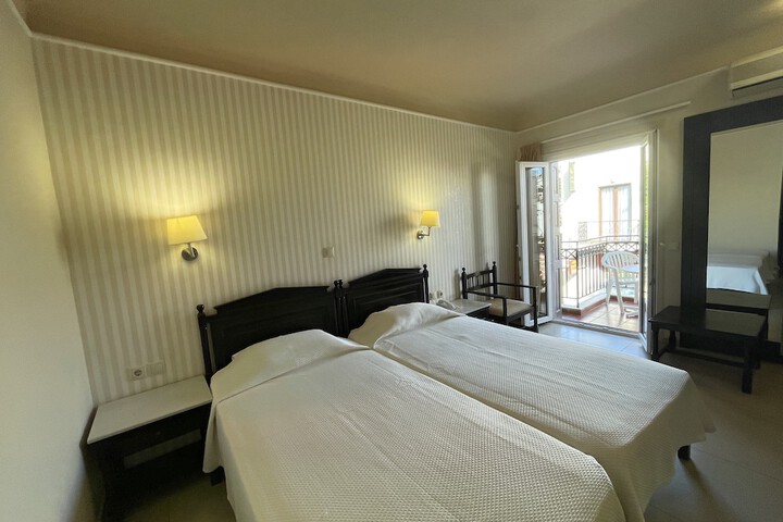 Room 16 of 33