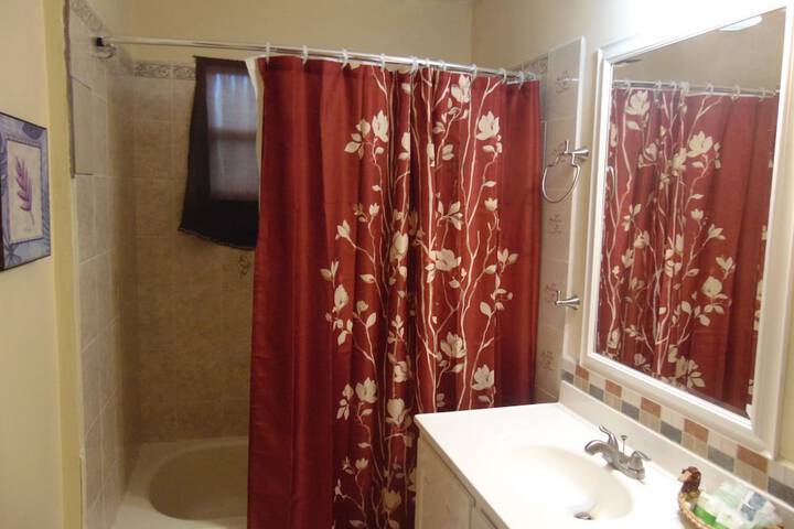 Room 112 of 193