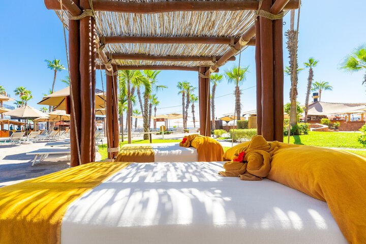 Hotel with Pool