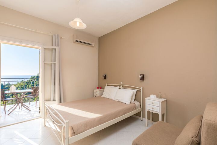 Room 11 of 28