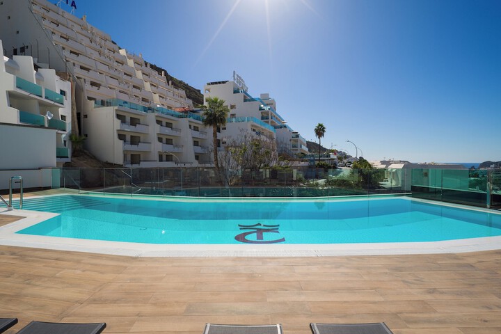 Hotel with Pool