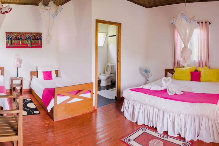 Room 4 of 12