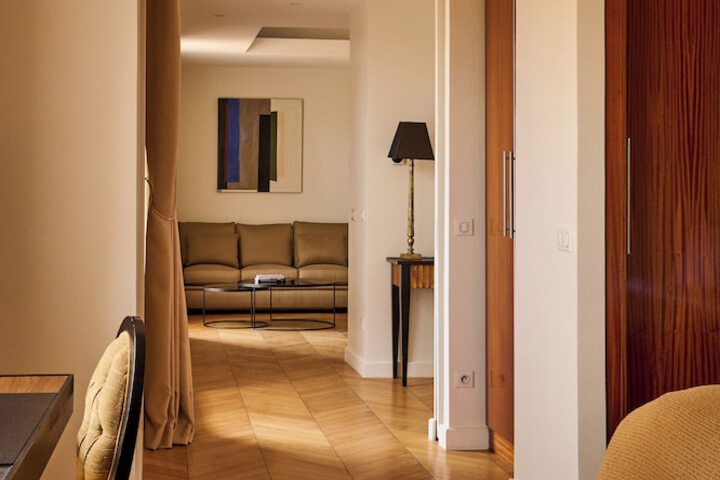 Room 41 of 85
