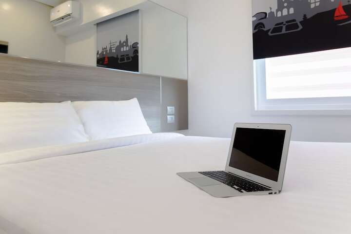 Room 17 of 32