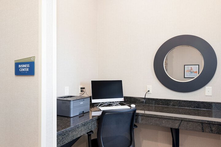 Business Center 75 of 79