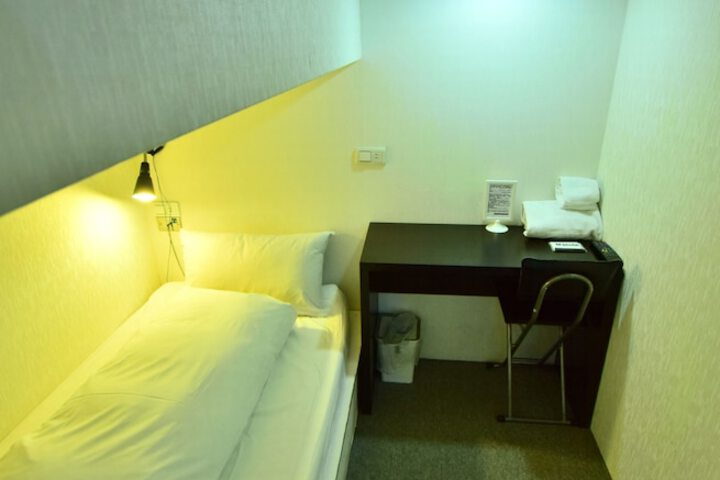 Room 9 of 47