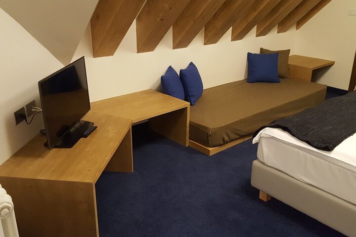 Room 8 of 138
