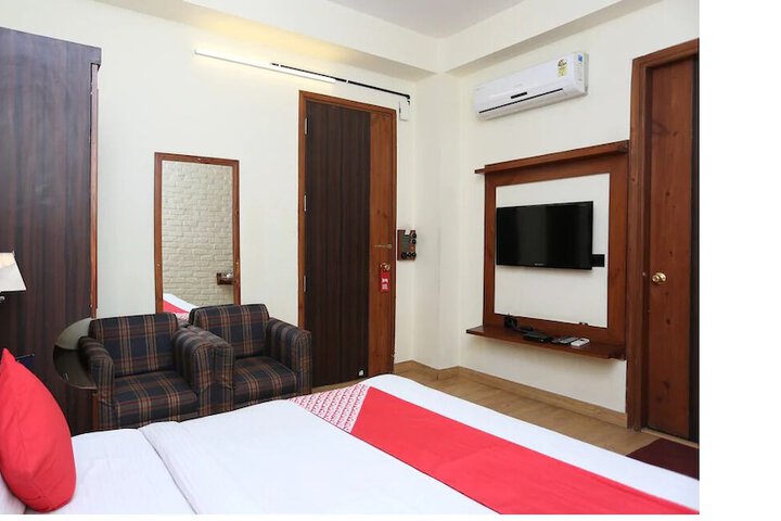 Room 9 of 30