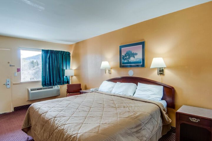 Room 13 of 27
