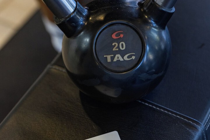 Electric vehicle charging station