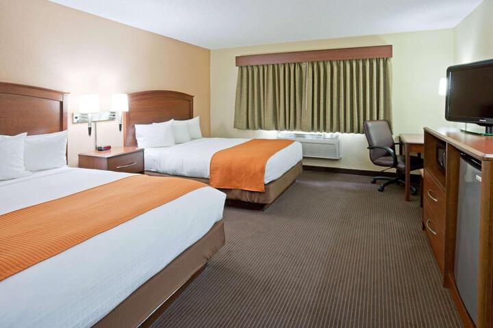 1 King Bed (8 of 9)