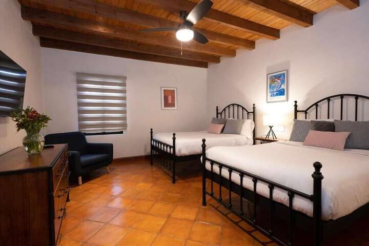 Room 4 of 9