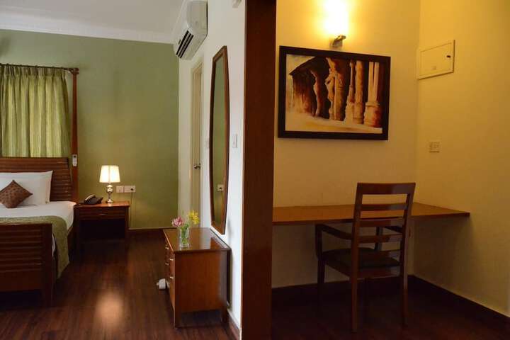 Room 10 of 33