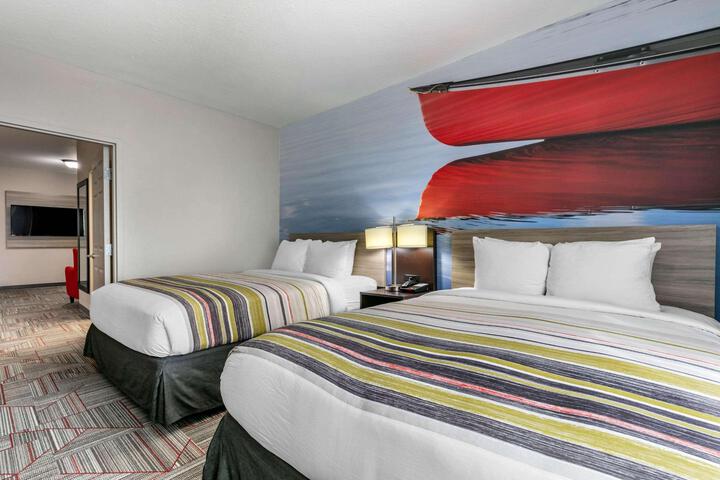 2 Queen Beds (5 of 16)