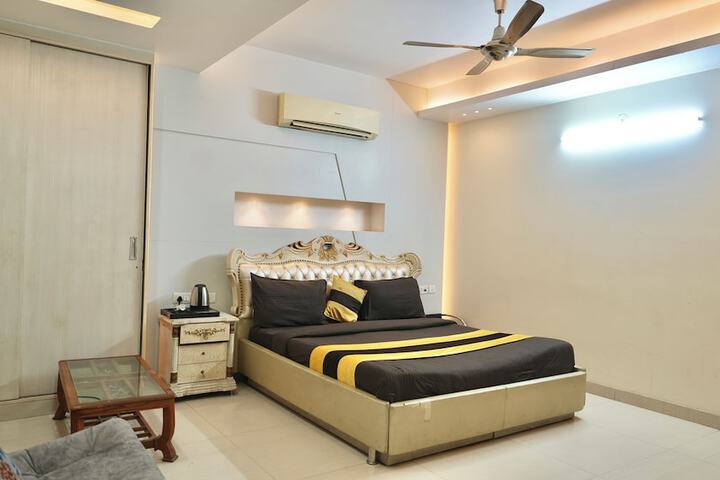 Room 16 of 44