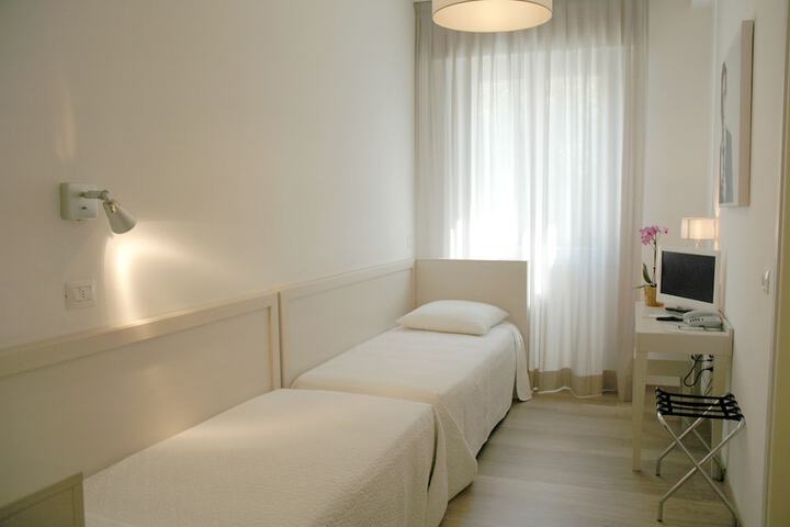 Room 12 of 63