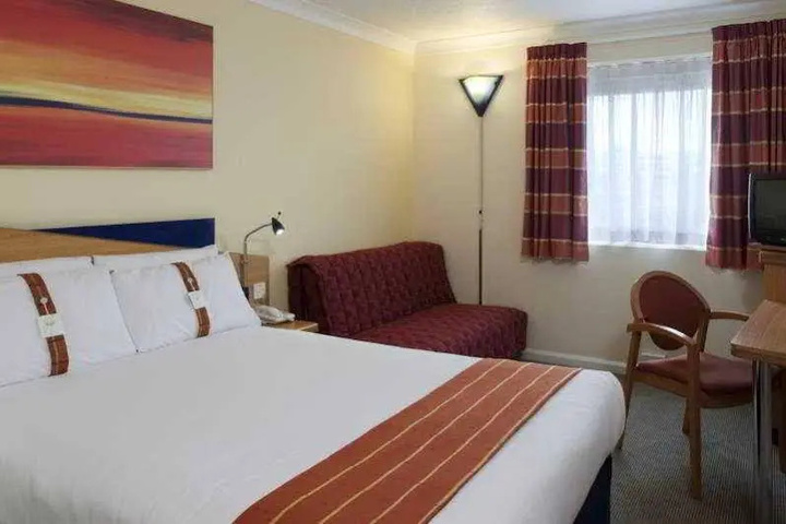 Room 3 of 7